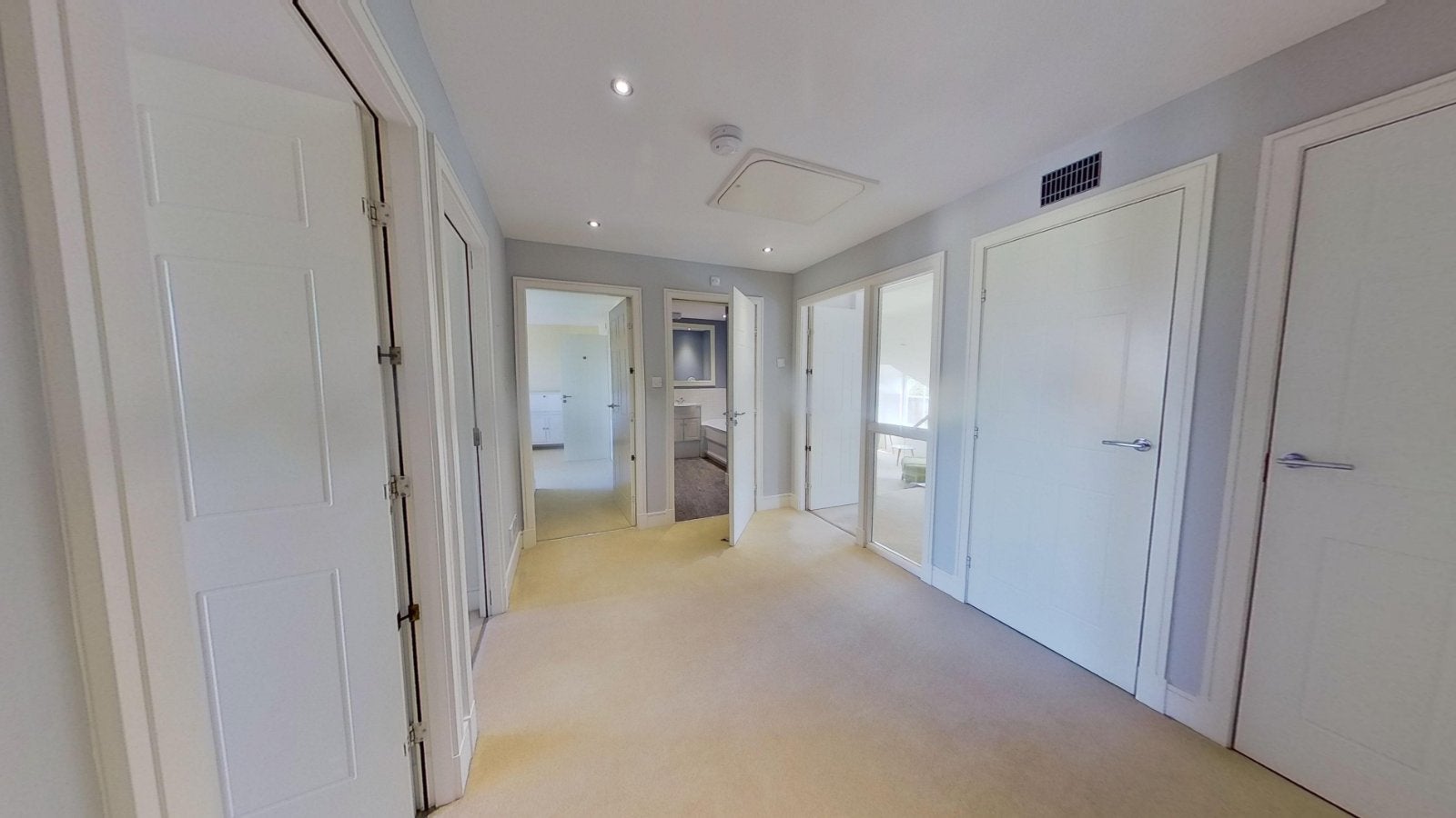 Flat Sovereign Court in City of Edinburgh