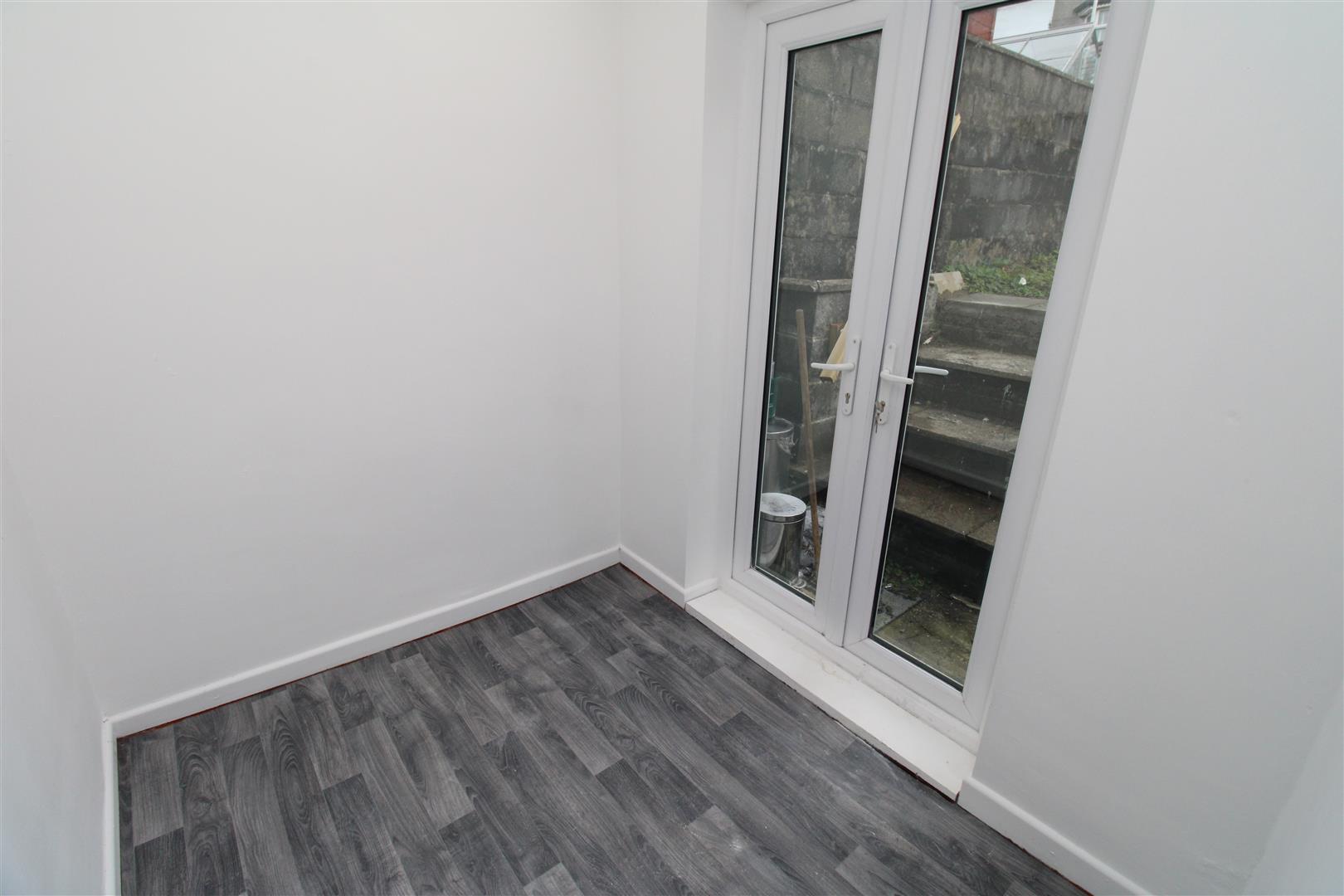 Flat Tynybedw Street in Treorchy