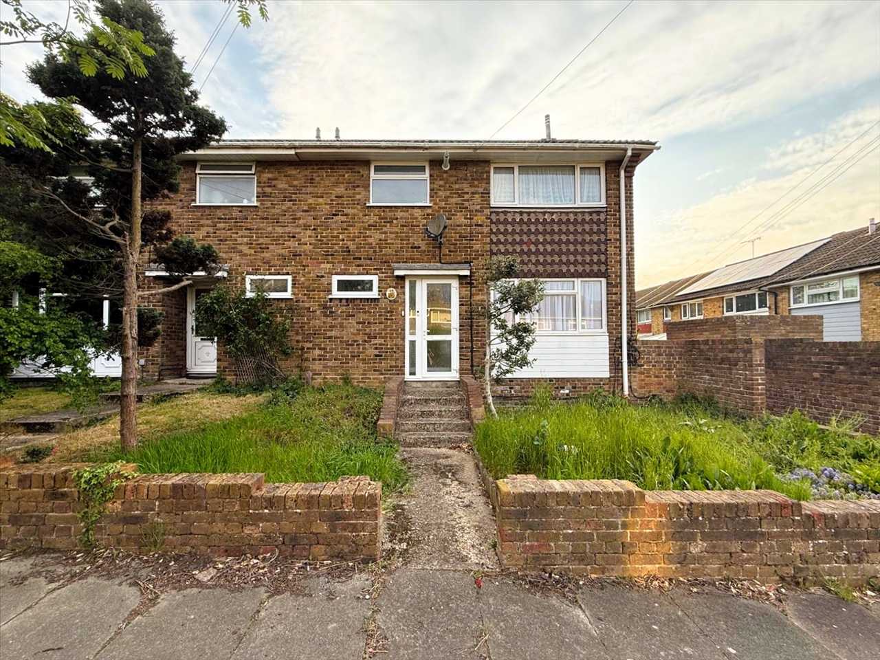 House Mackenzie Way in Gravesham