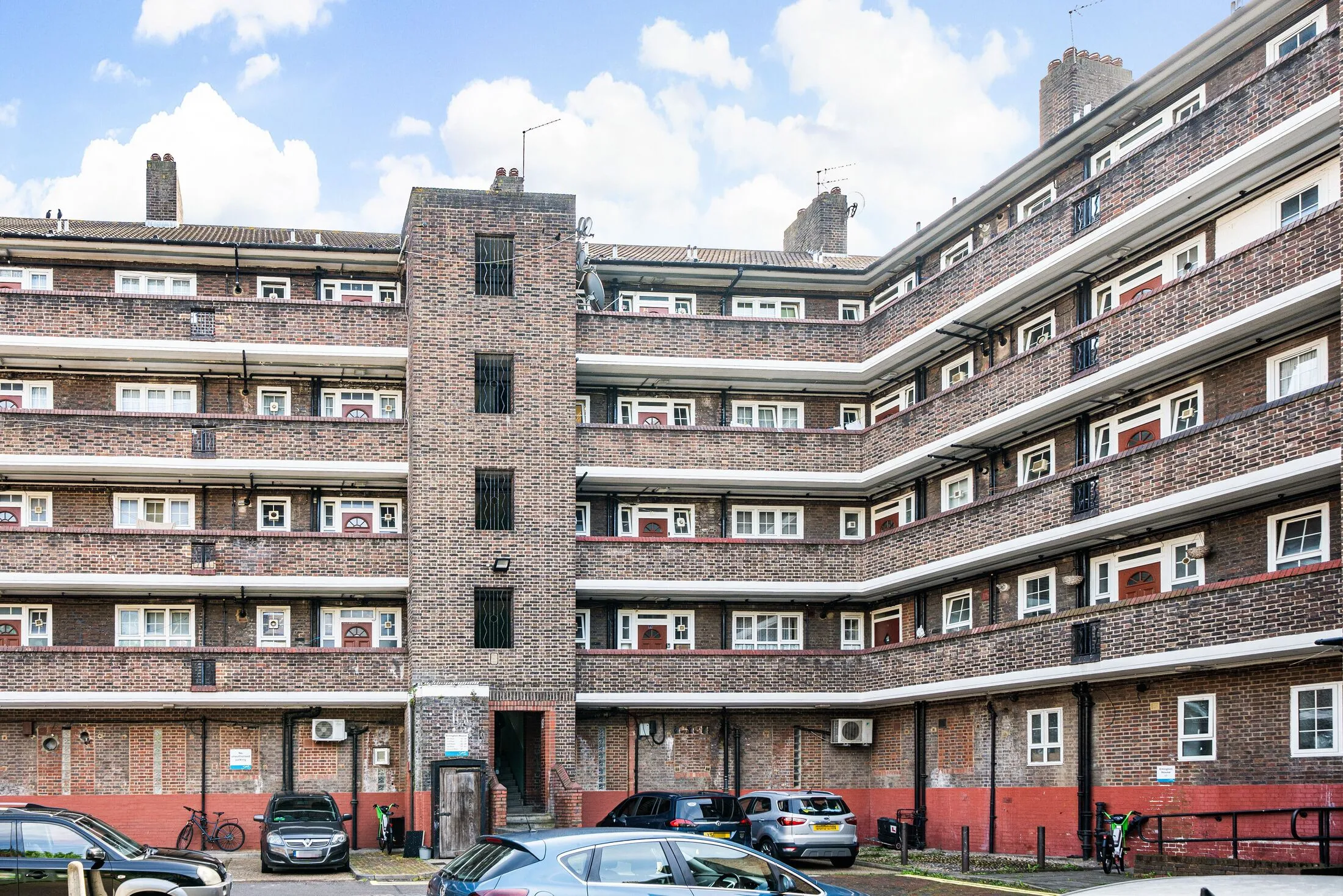 Flat Falmouth Road in Greater London