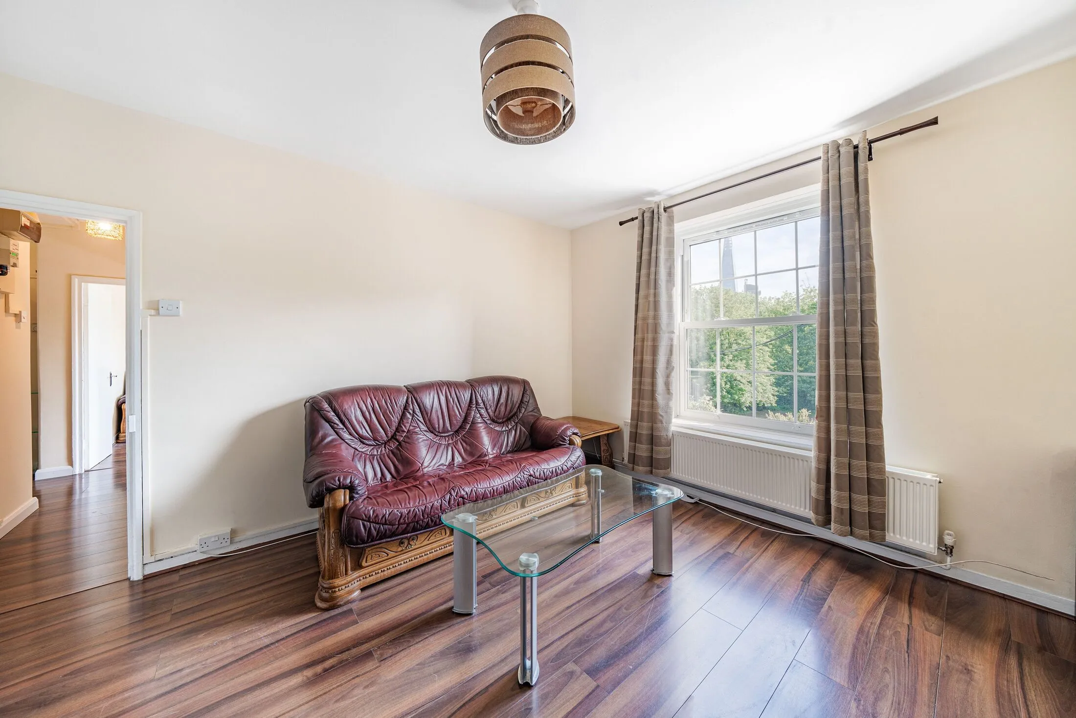 Flat Falmouth Road in Greater London