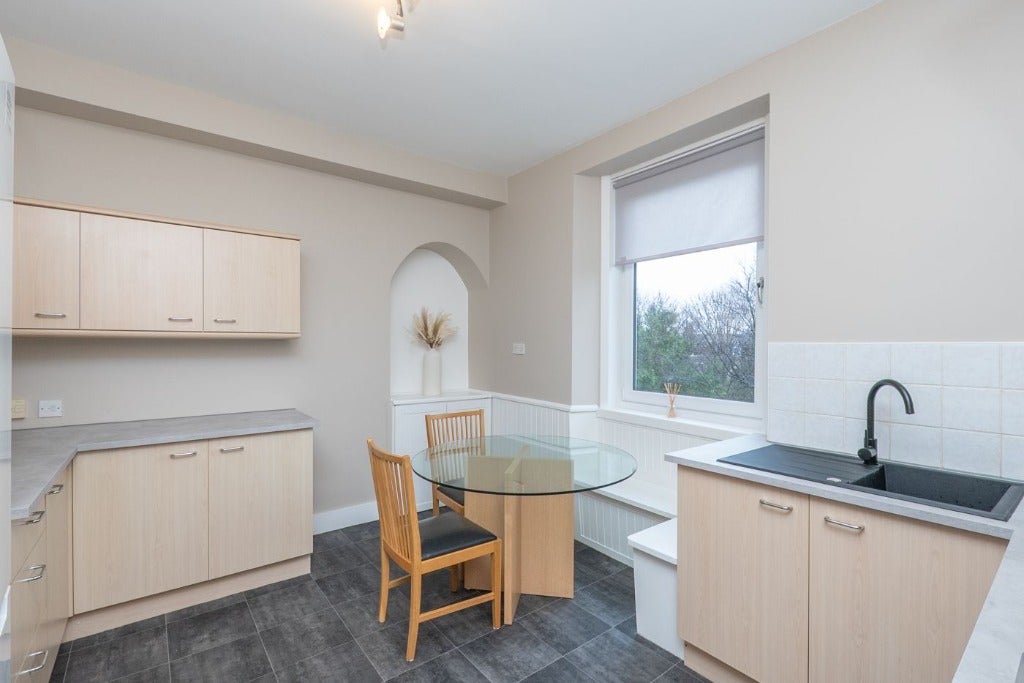Flat Balmoral Place in Aberdeen City
