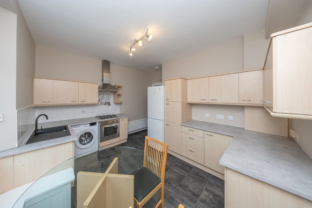 Flat Balmoral Place in Aberdeen City