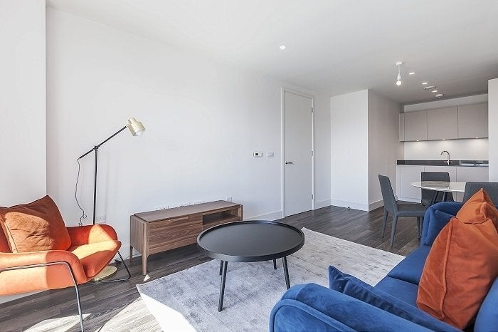 Flat Moulding Lane in Greater London