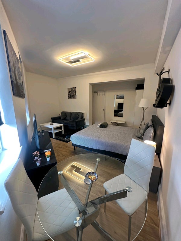 Room Walworth Road in Greater London