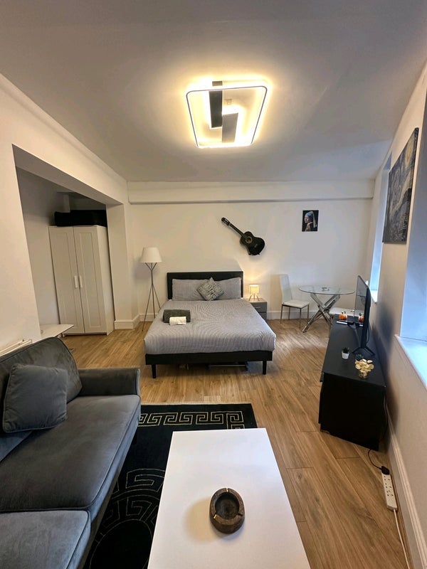Room Walworth Road in Greater London