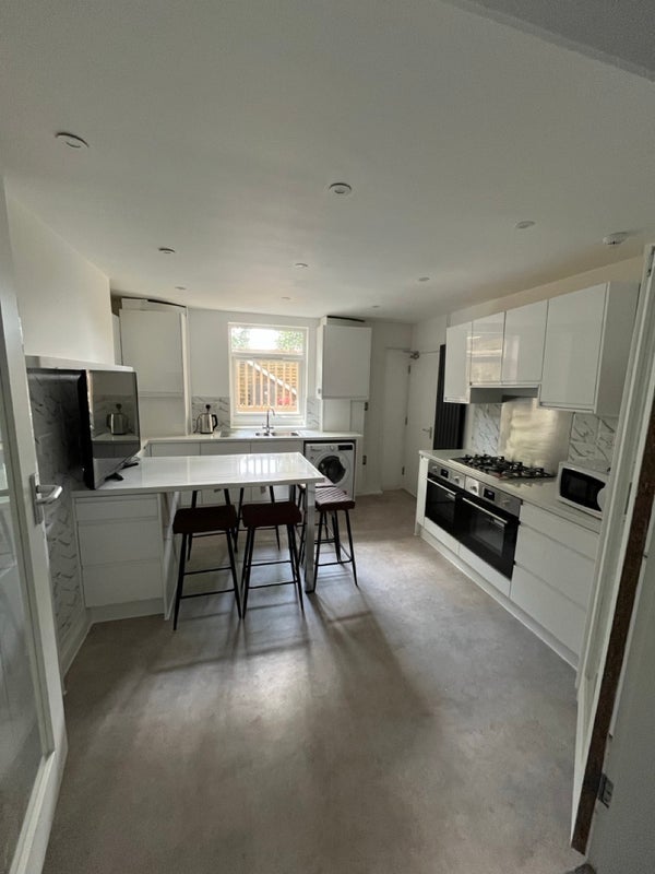 Room Westover Road in Leeds