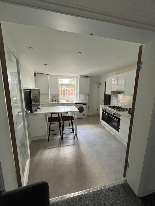 Room Westover Road in Leeds