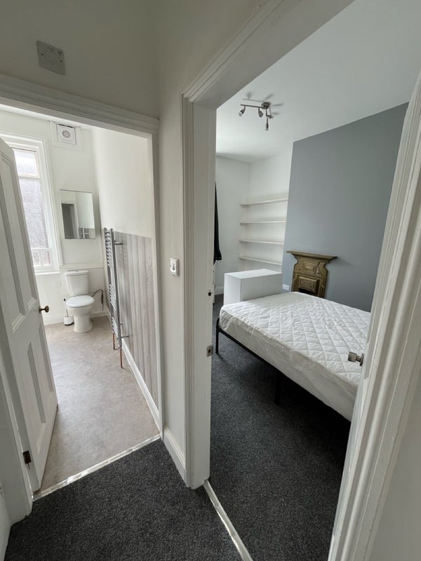Room Westover Road in Leeds