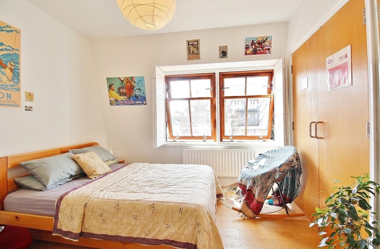 Flat Swan Street in Greater London