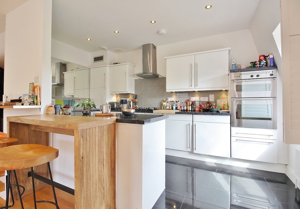 Flat Swan Street in Greater London