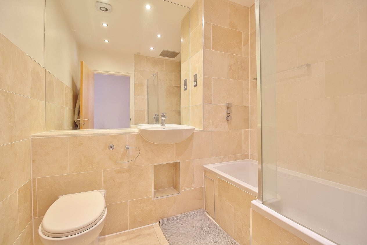 Flat Swan Street in Greater London
