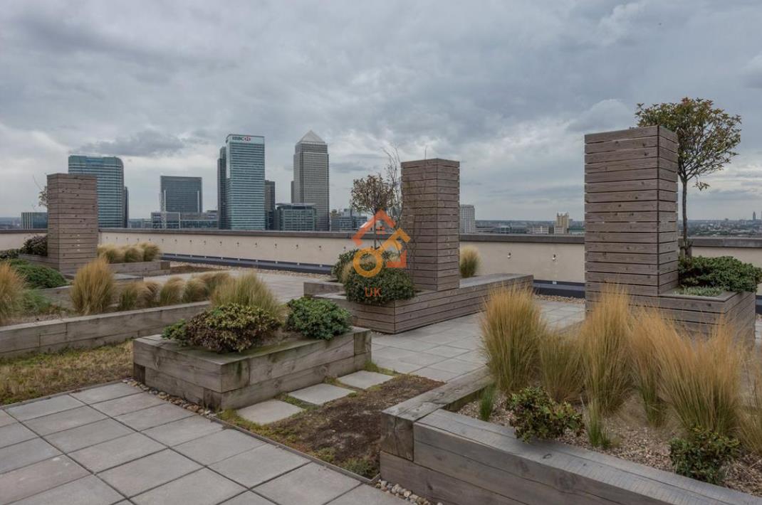 Flat Hay Currie Street in Greater London