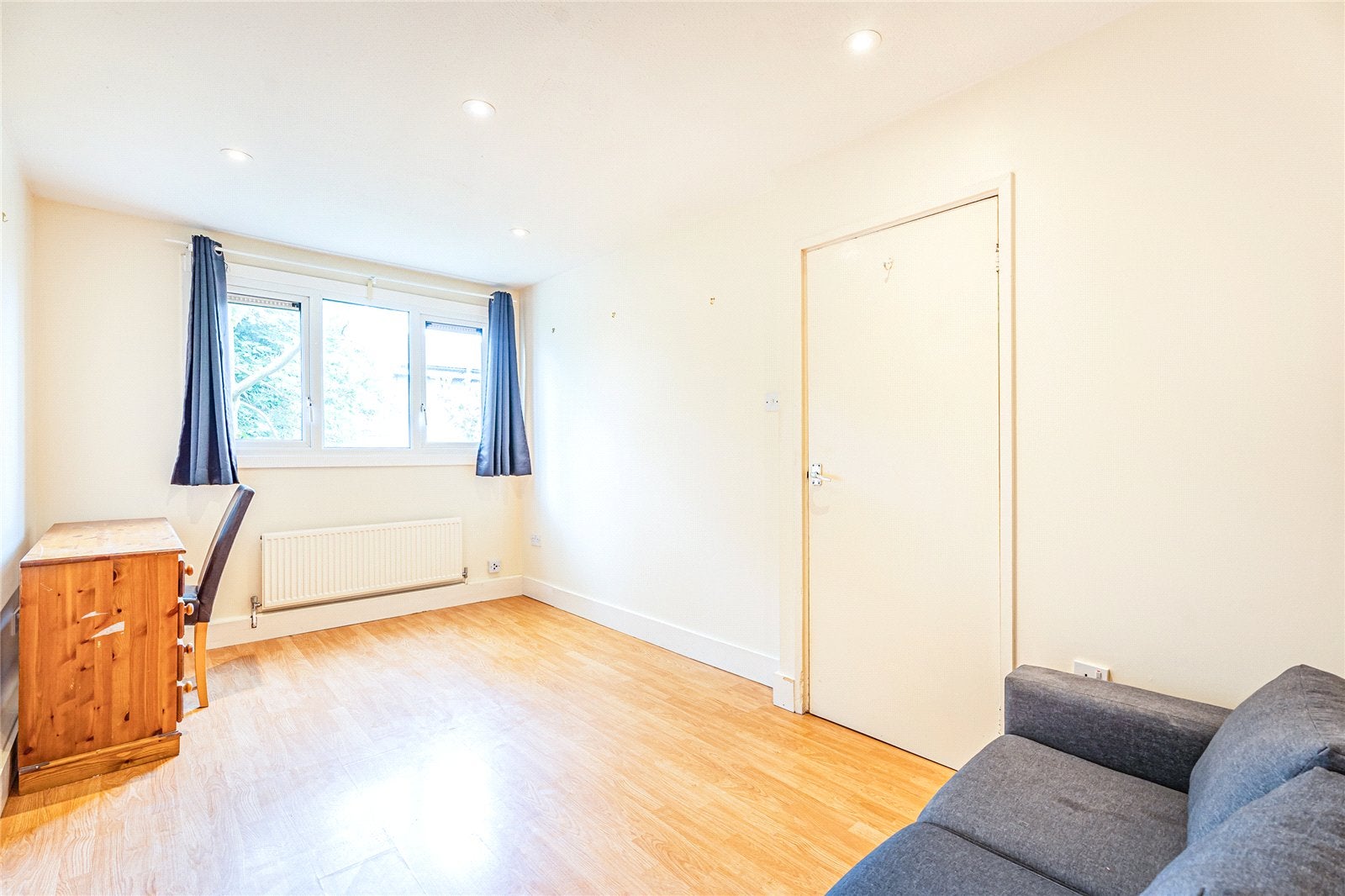 Flat Faraday Close in Greater London