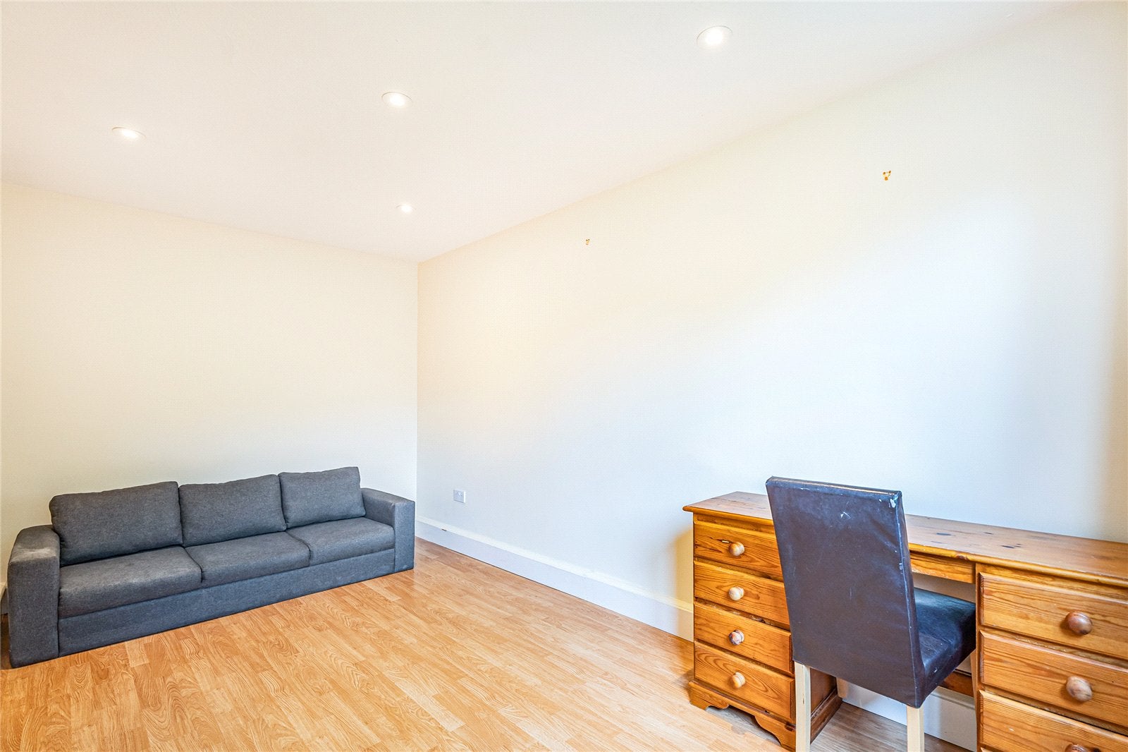 Flat Faraday Close in Greater London