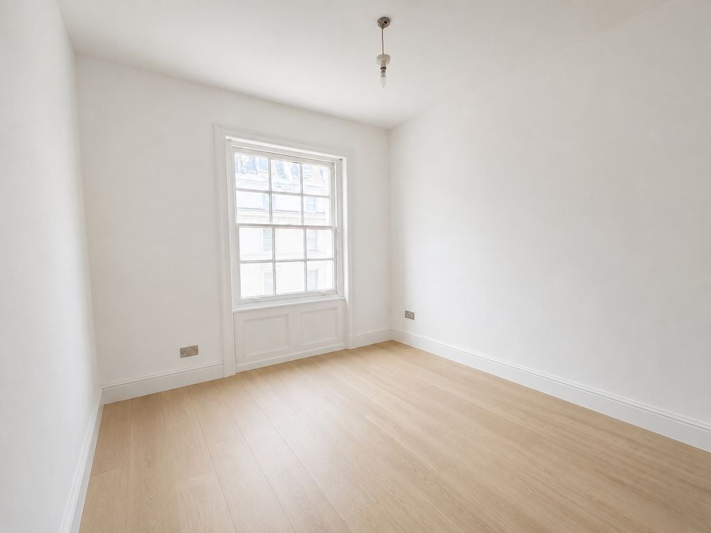 Flat Gloucester Terrace in City of Westminster