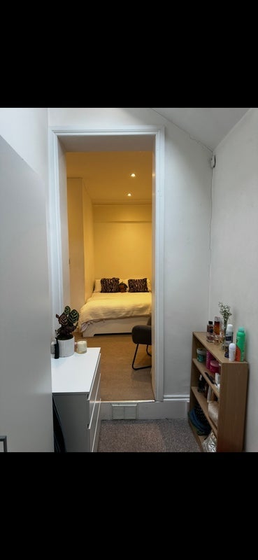 Room Brookville Road in Greater London