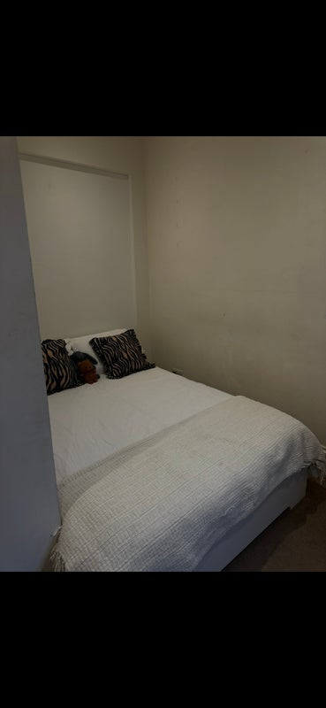 Room Brookville Road in Greater London