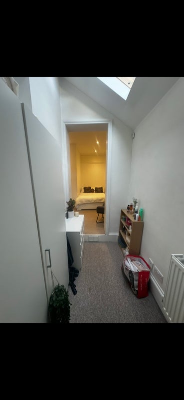 Room Brookville Road in Greater London