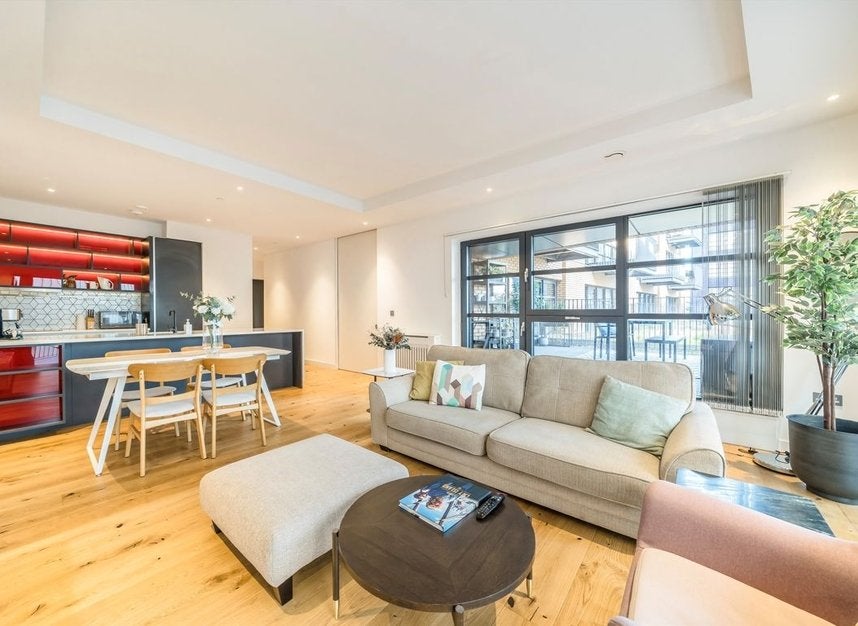 Flat Lyell Street in Greater London