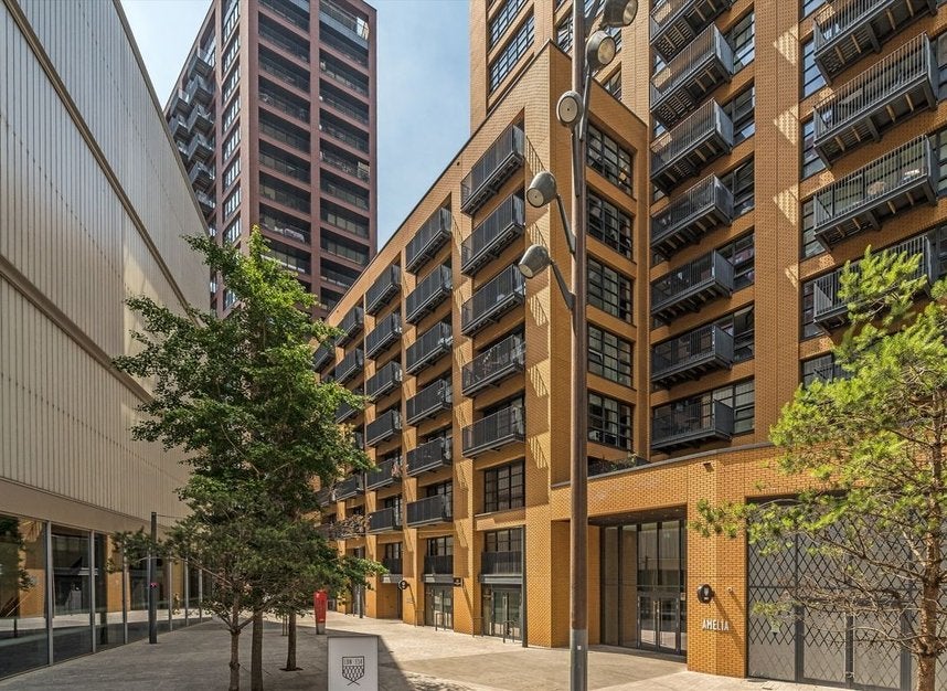 Flat Lyell Street in Greater London