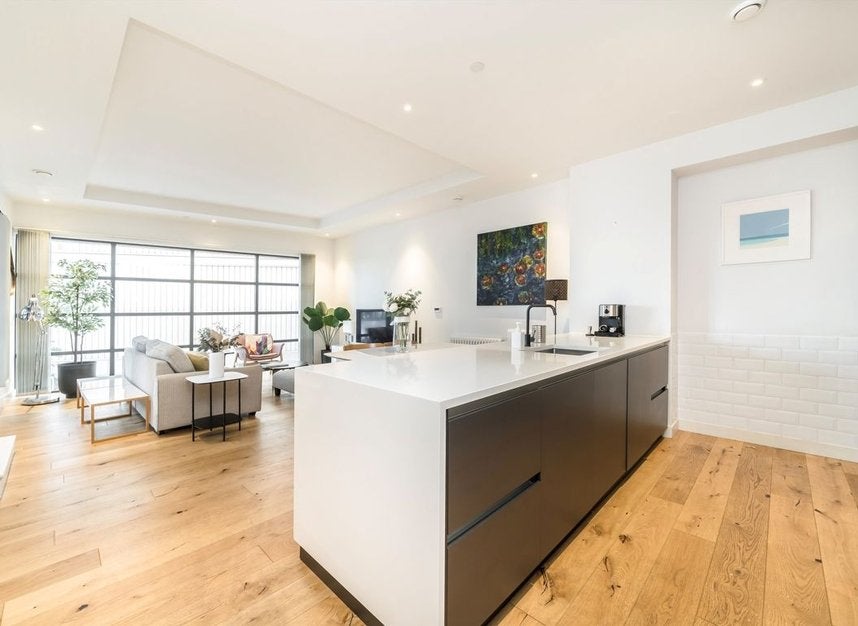 Flat Lyell Street in Greater London