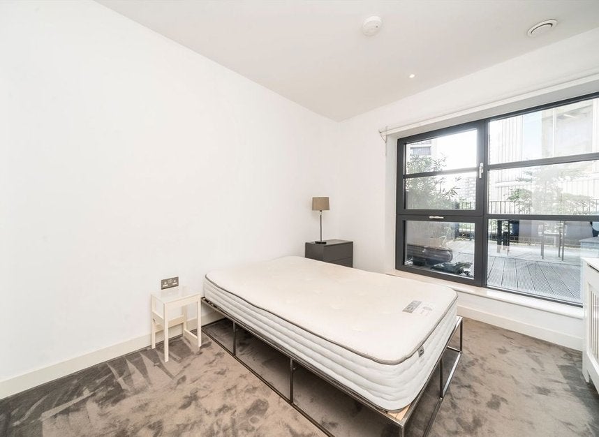 Flat Lyell Street in Greater London