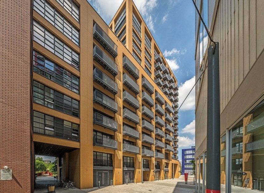 Flat Lyell Street in Greater London