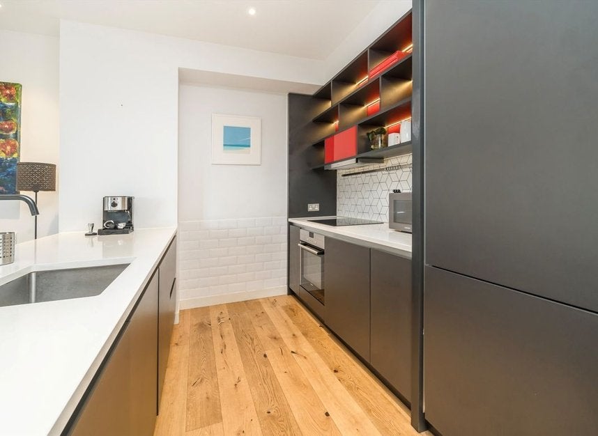 Flat Lyell Street in Greater London
