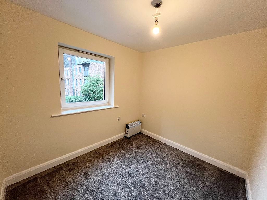 Flat Chadwick Road in Salford