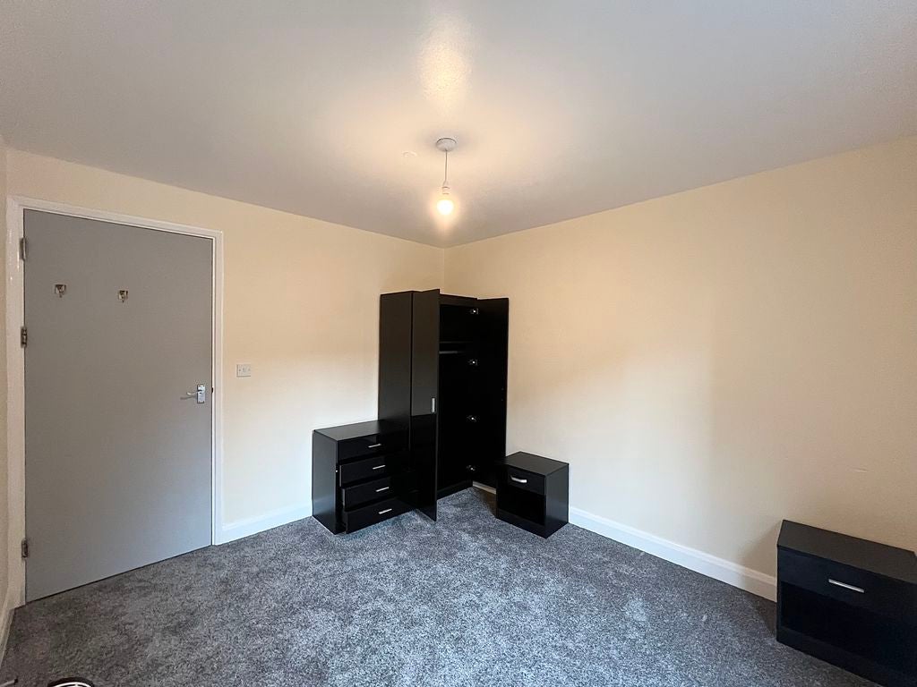 Flat Chadwick Road in Salford