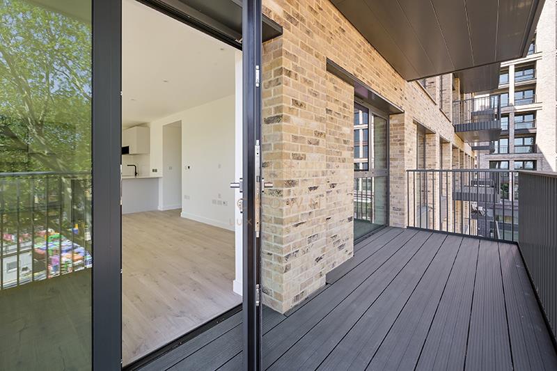 Flat Woodberry Down in Greater London
