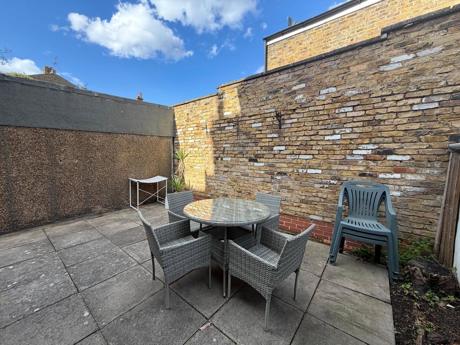 House Willesden Lane in Greater London