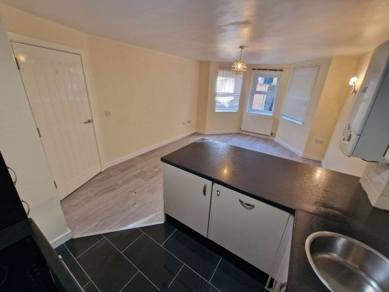 Flat Cumnor Road in Bournemouth