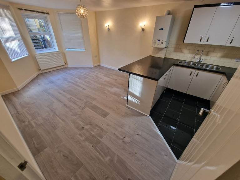 Flat Cumnor Road in Bournemouth