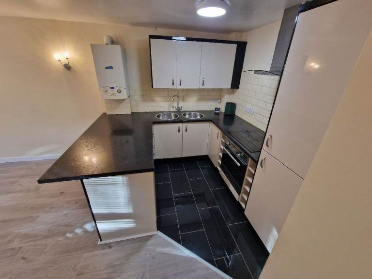Flat Cumnor Road in Bournemouth