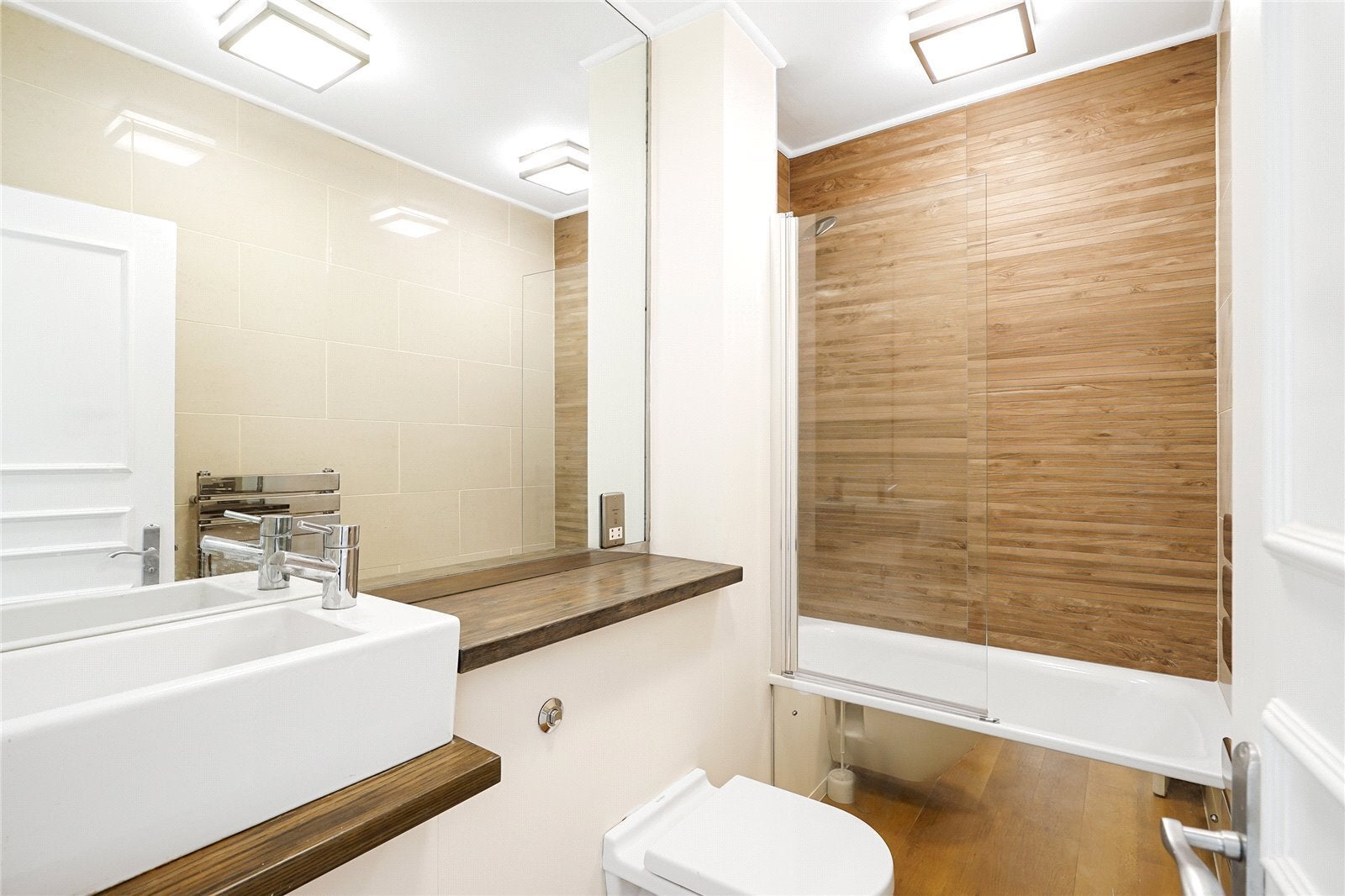 Flat Egerton Gardens in Greater London