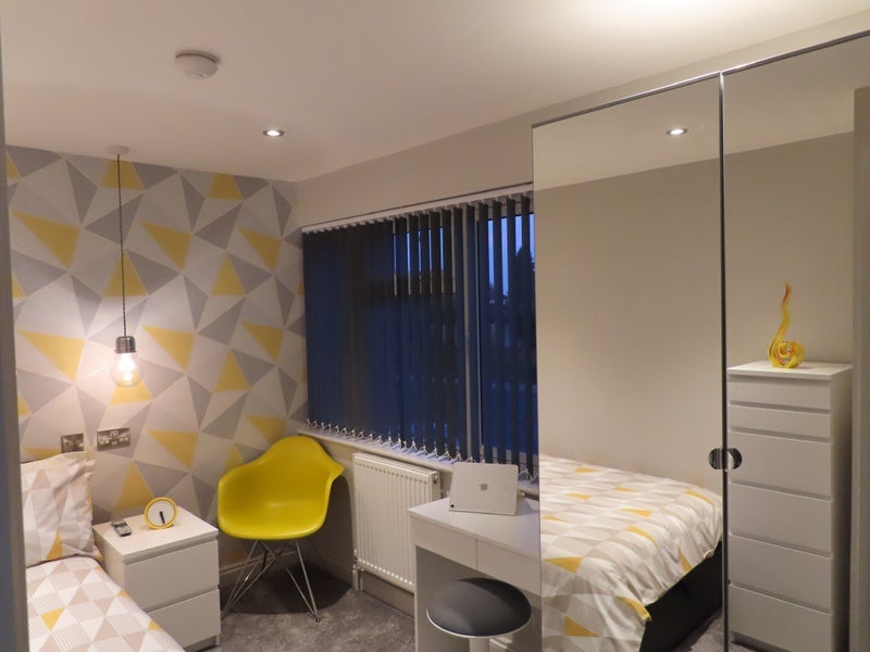 Room Cornyx Lane in Metropolitan Borough of Solihull