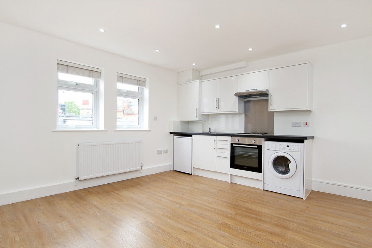 Flat Richard Street in Greater London
