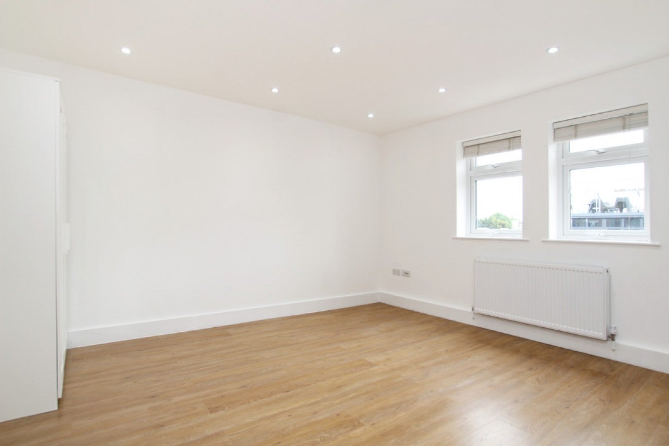 Flat Richard Street in Greater London