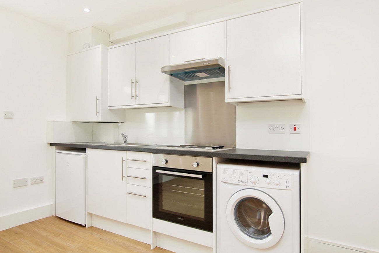 Flat Richard Street in Greater London
