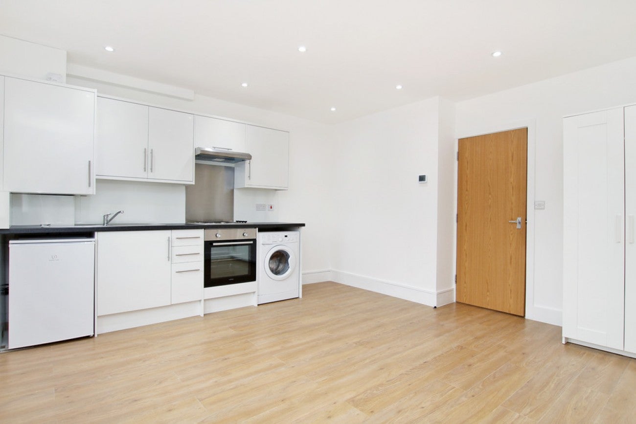Flat Richard Street in Greater London