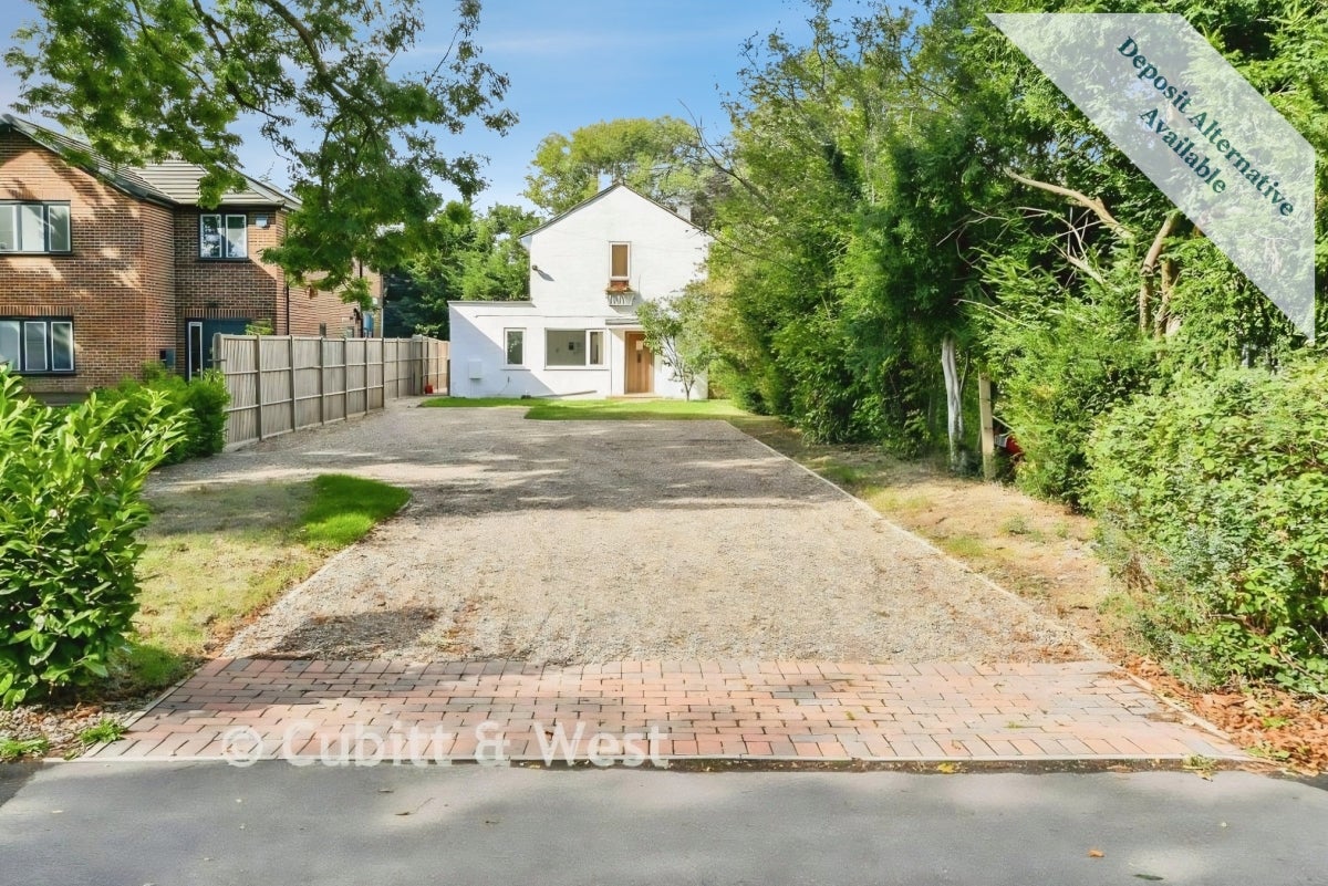House Hollowood Road in Sandown