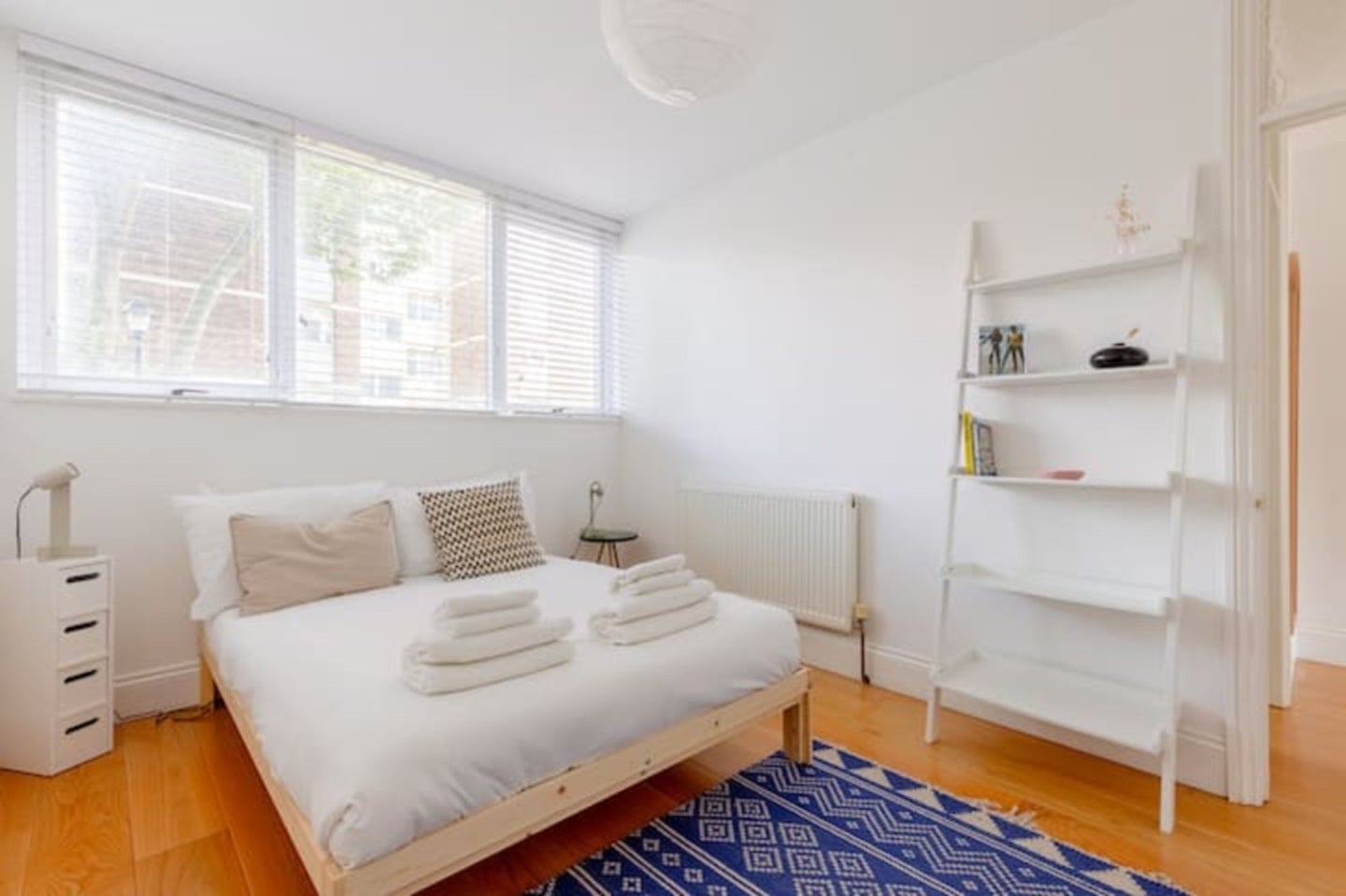 Flat Crondall Street in Greater London