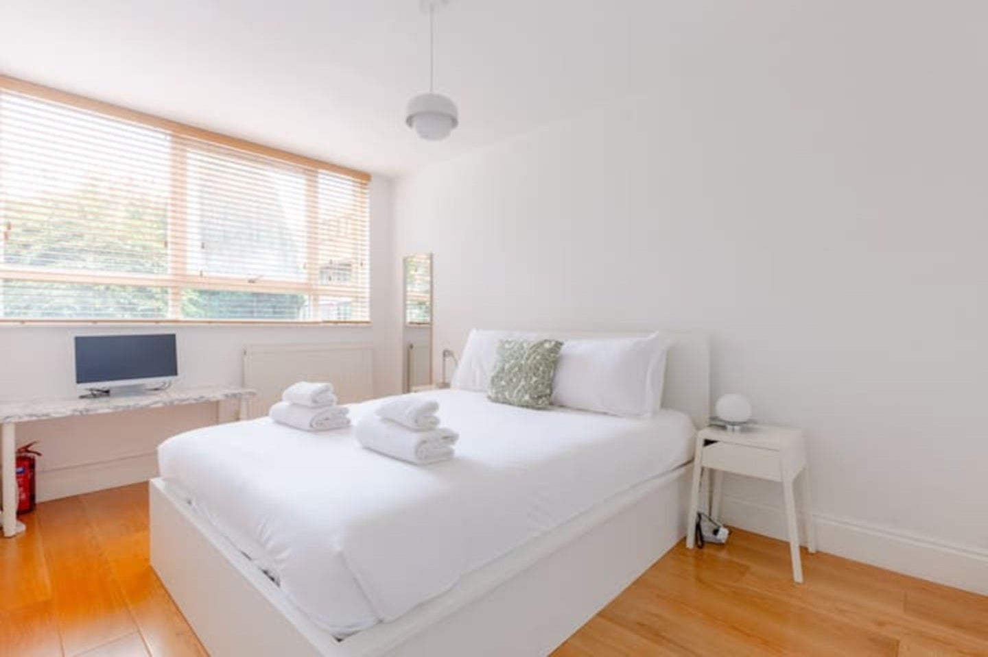 Flat Crondall Street in Greater London