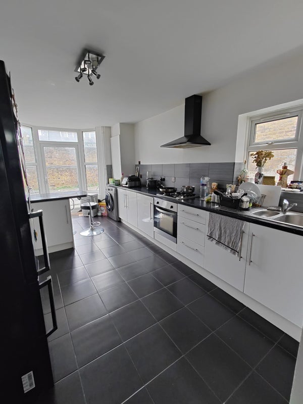 Room Boleyn Road in Greater London