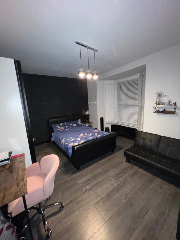 Room Boleyn Road in Greater London