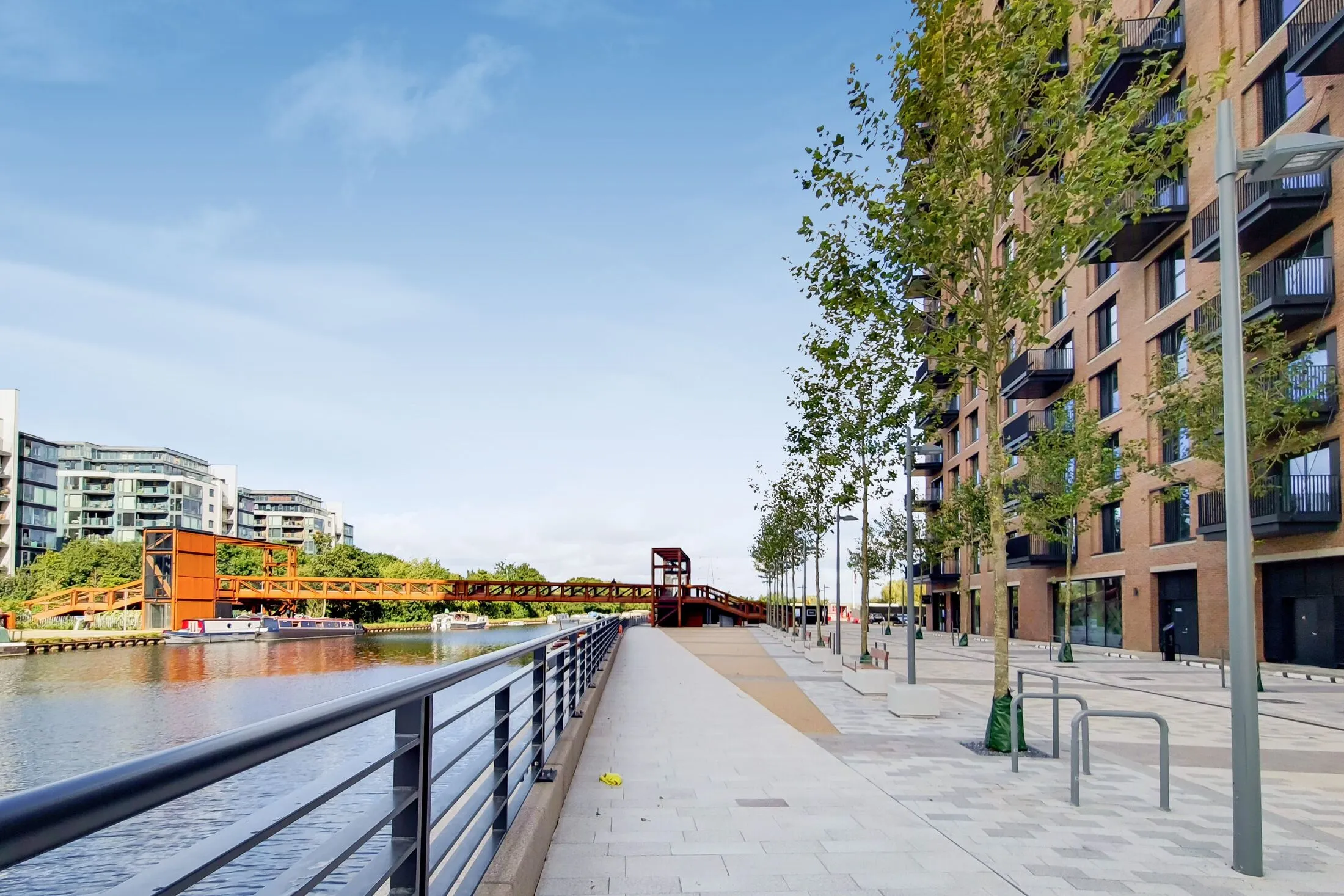 Flat Ferry Lane in Greater London