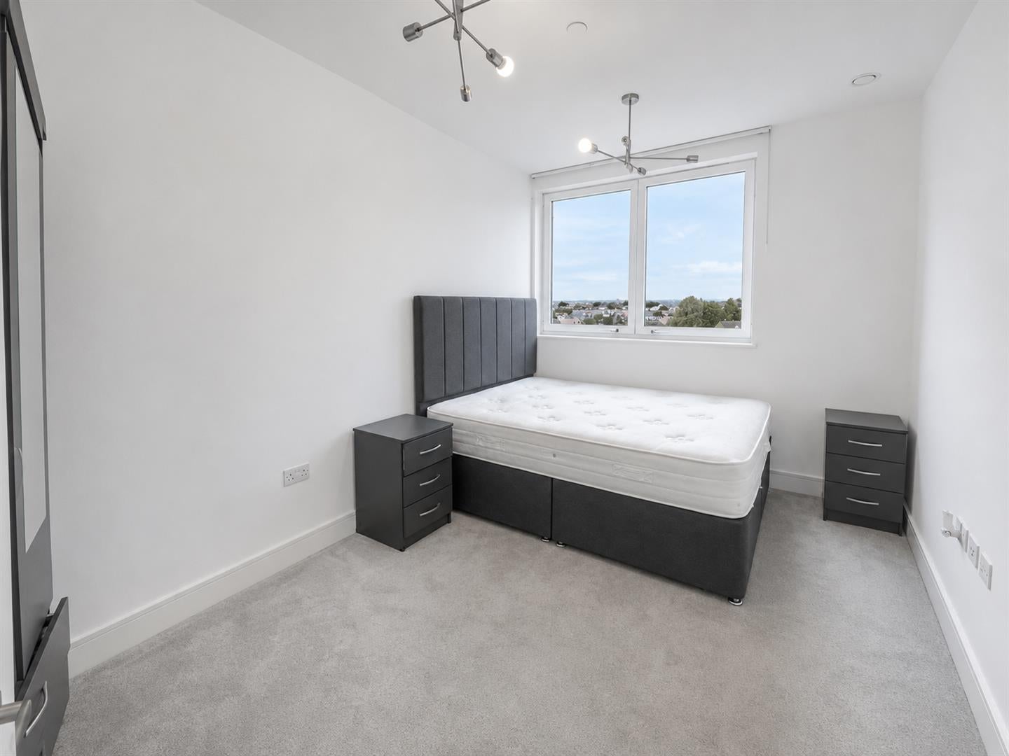 Flat Healum Avenue in Greater London