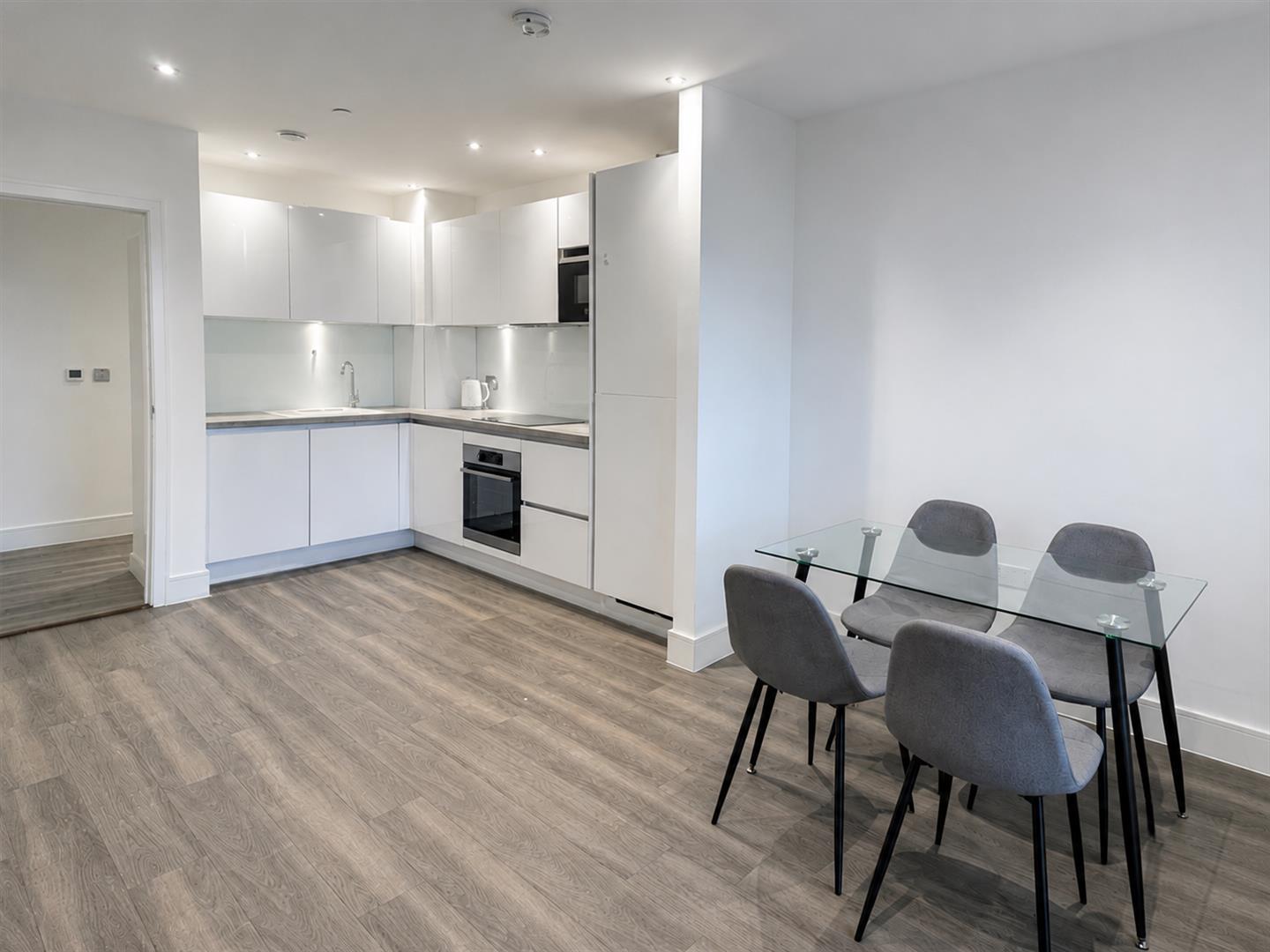 Flat Healum Avenue in Greater London
